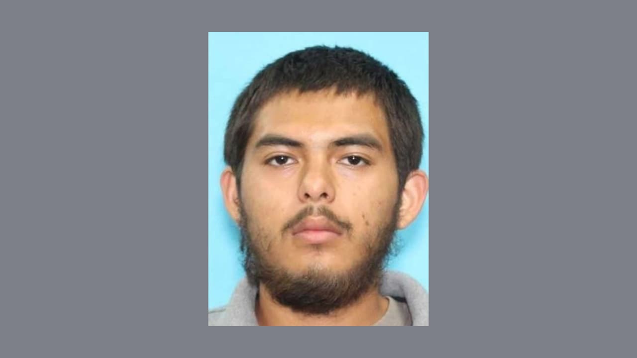 ¿Lo has visto?: Buscan a este joven de 19 años acusado de matar a balazos a una mujer en Texas
