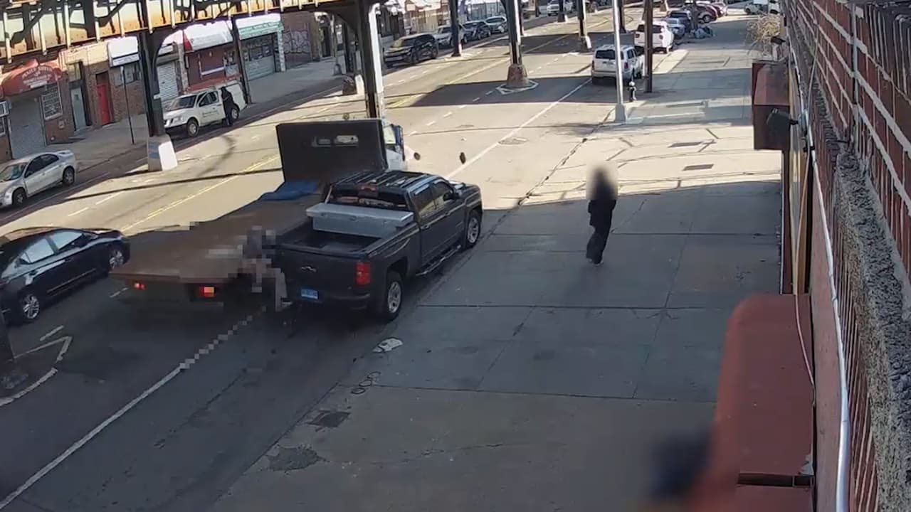 Conductor se da a la fuga tras robar camión de carga y atropellar a un peatón en El Bronx