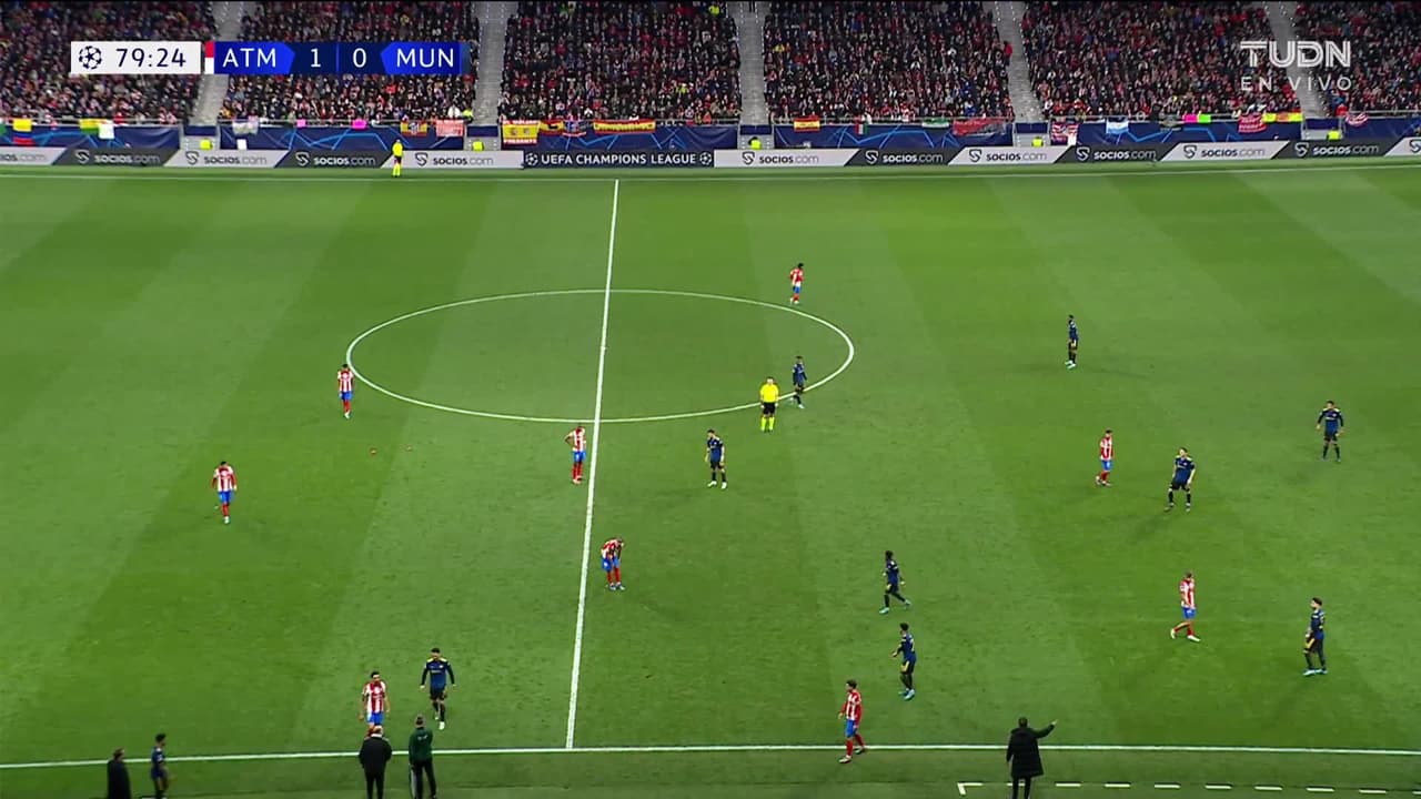 ¡GOL!  anota para Manchester United. Anthony Elanga