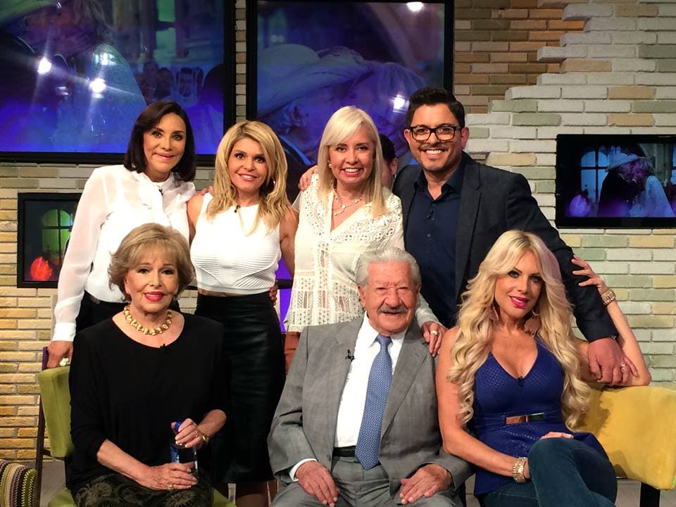 El elenco de Amores con Trampa y nuestra querida productora.