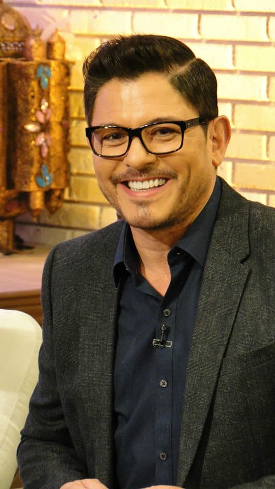 Ernesto Laguardia llenando de alegría el programa.