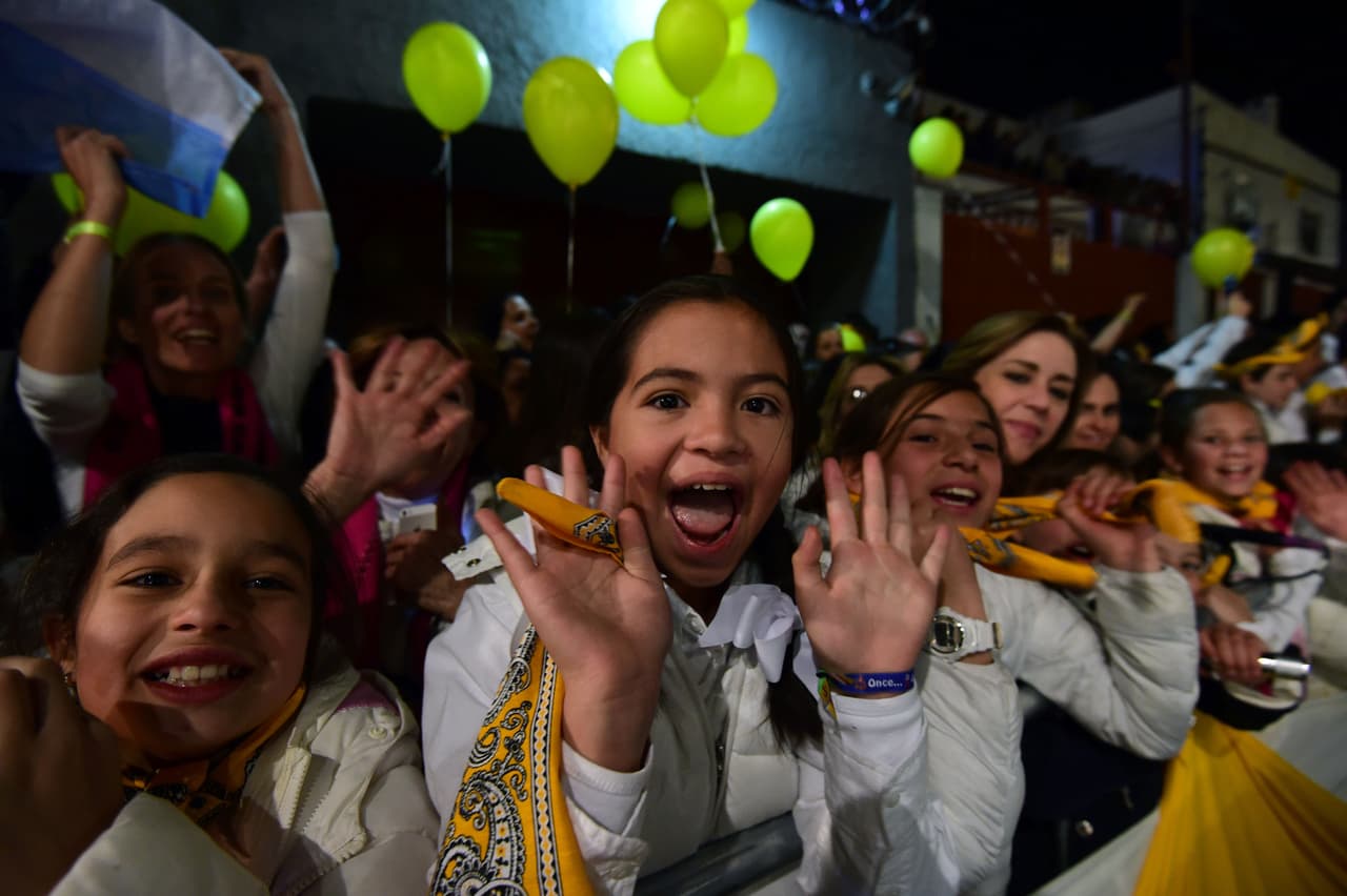 Muchos de los presentes eran niños y jóvenes.