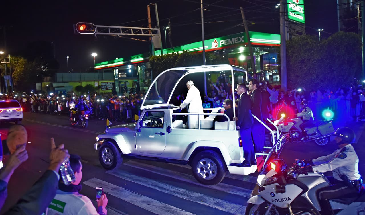 El Papamóvil recorrió 19 km hasta la nunciatura donde dormiría el Papa.