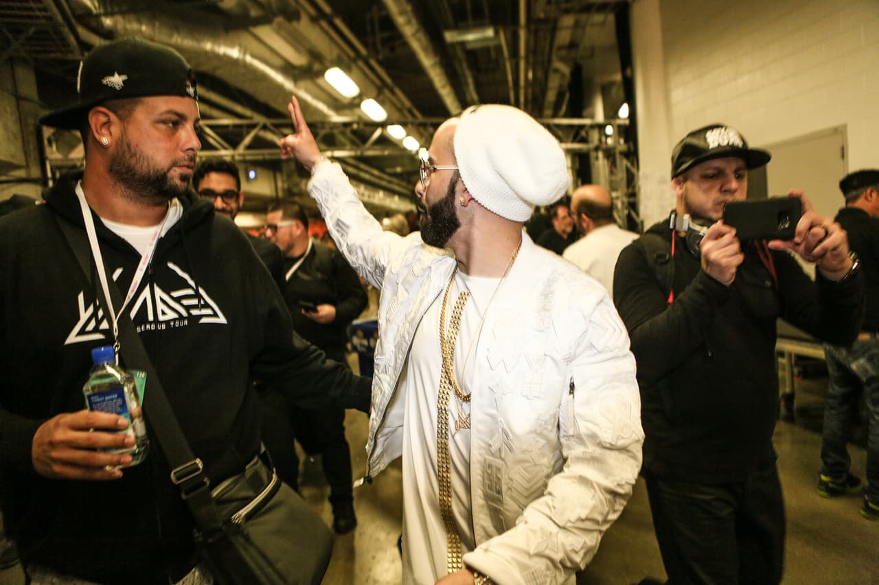 Una cosa fue lo que viste en televisión y otra lo que te perdiste. Pero, relax! Nuestro lente te trae el detrás de cámaras de la esta entrega de Premio Lo Nuestro.