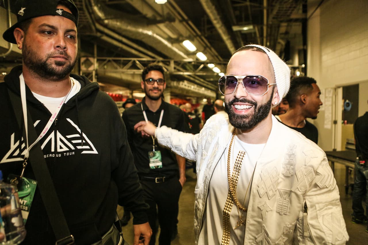 Una cosa fue lo que viste en televisión y otra lo que te perdiste. Pero, relax! Nuestro lente te trae el detrás de cámaras de la esta entrega de Premio Lo Nuestro.