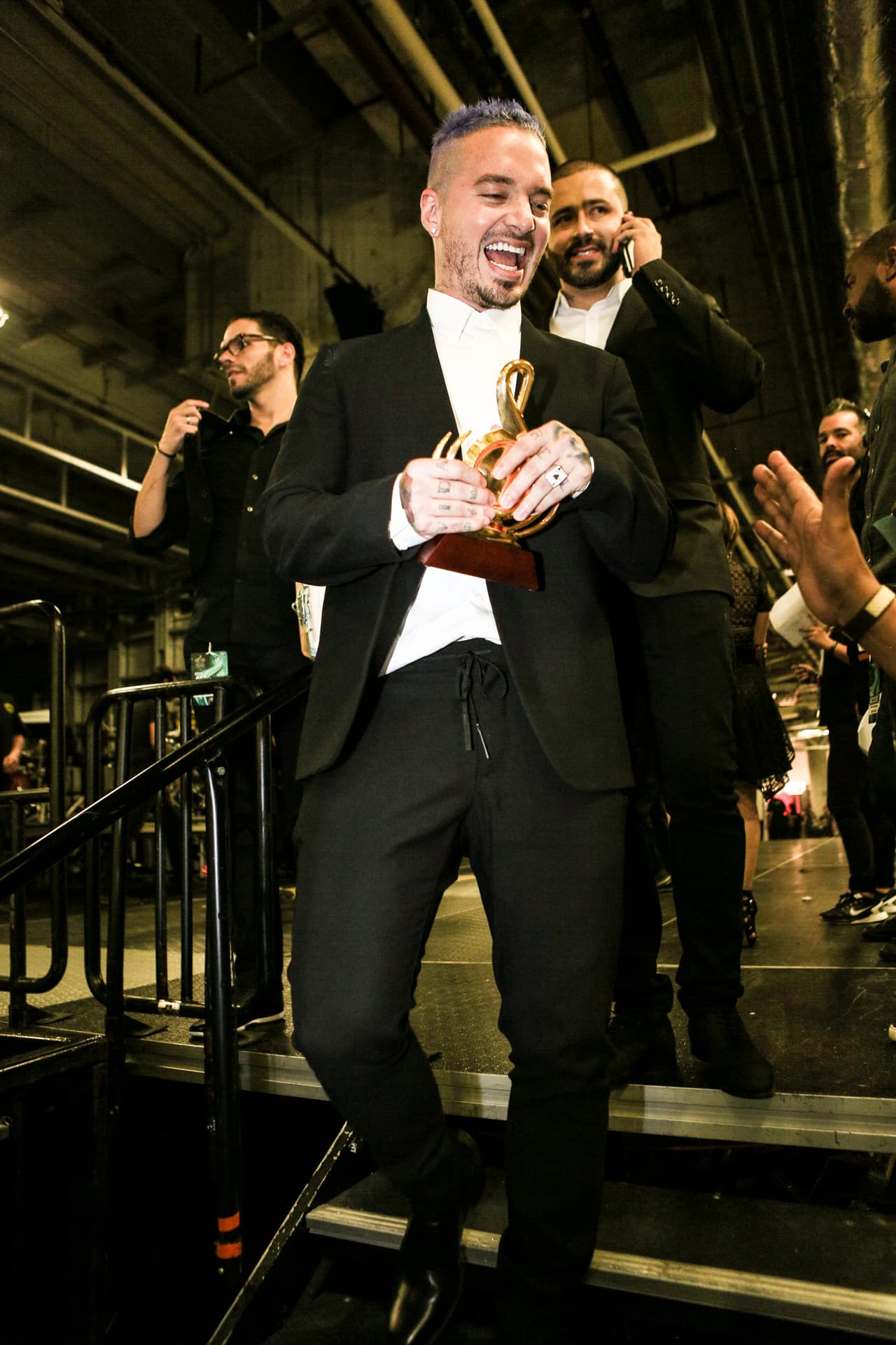 Una cosa fue lo que viste en televisión y otra lo que te perdiste. Pero, relax! Nuestro lente te trae el detrás de cámaras de la esta entrega de Premio Lo Nuestro.