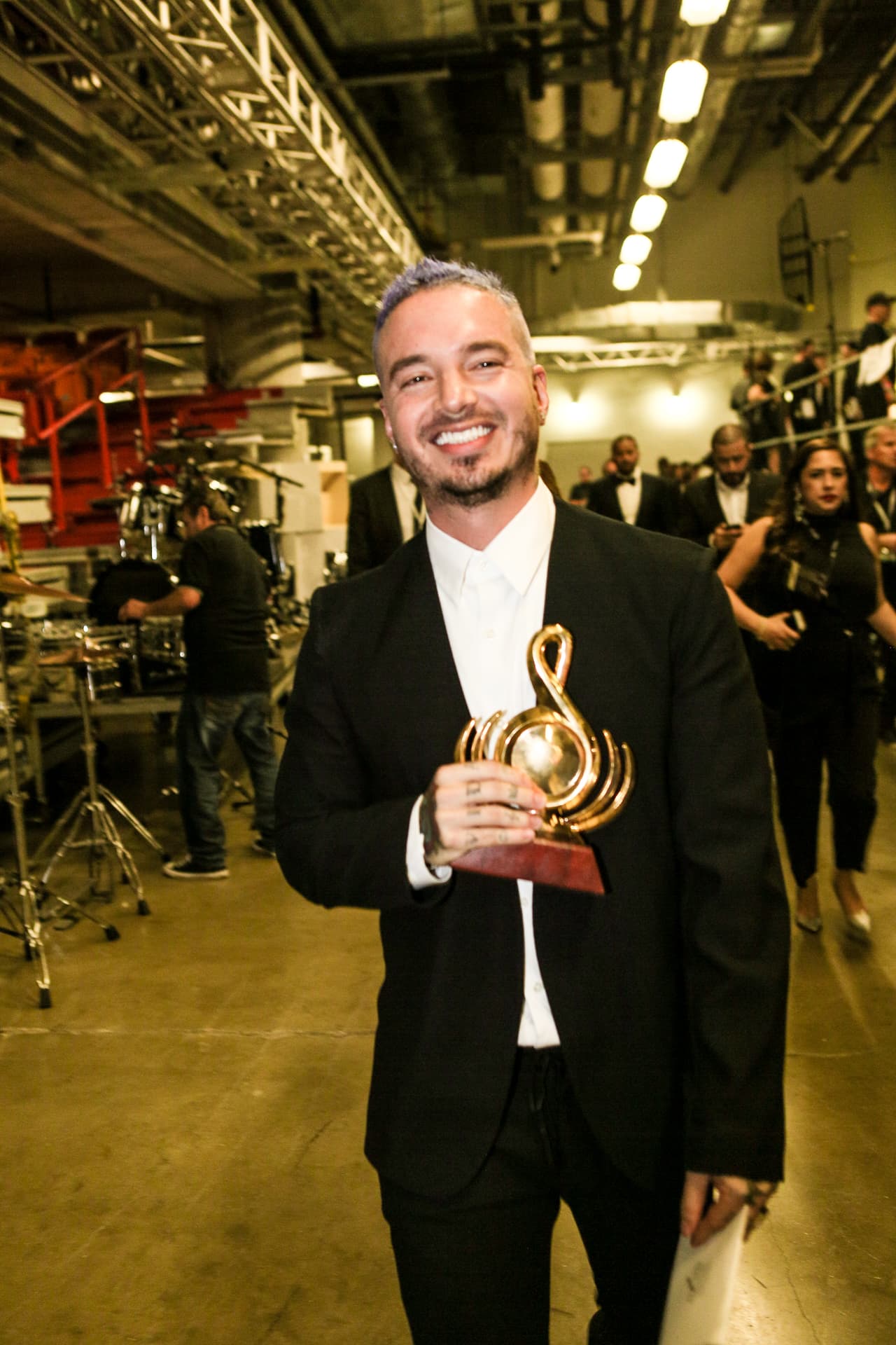 Una cosa fue lo que viste en televisión y otra lo que te perdiste. Pero, relax! Nuestro lente te trae el detrás de cámaras de la esta entrega de Premio Lo Nuestro.