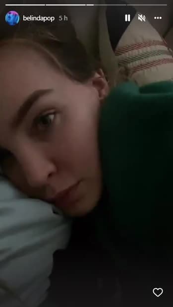 Este 6 de junio, la intérprete de ‘Luz sin gravedad’ publicó un video en el que aparece acostada en su cama abrazando a Cuatro. 
<br>