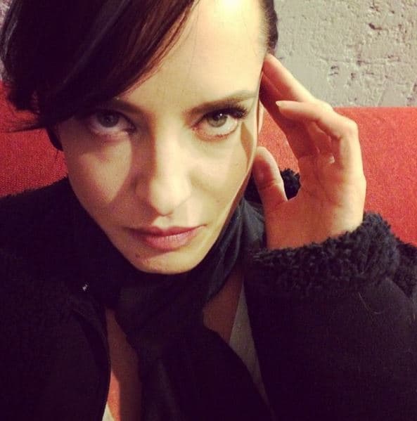 Por supuesto, es Gaby Platas. A los 18 años inició su carrera como actriz en la película ‘Cambiando el destino’ (1992) al lado del grupo Magneto. También la puedes ver como 'Jacky' en 'En ‘Hotel todo incluido’.