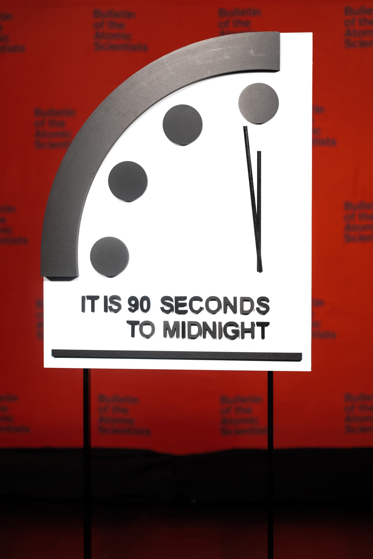 El reloj del fin del mundo marca 90 segundos para la medianoche.