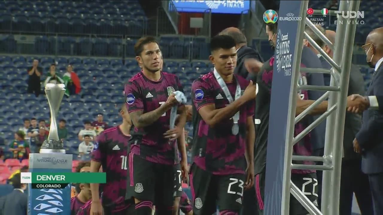 ¡No la quiso! Salcedo se negó a usar la medalla de subcampeón