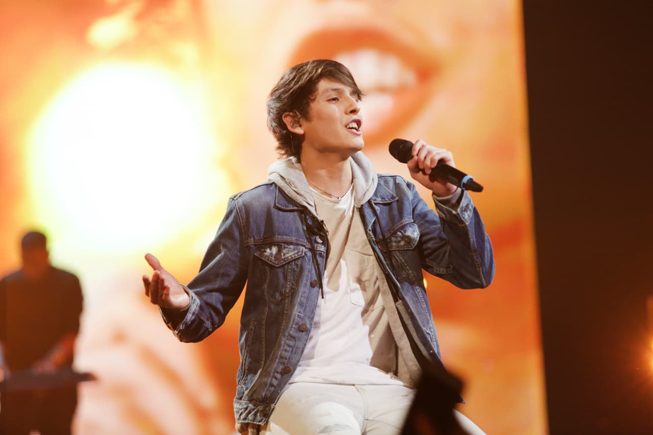 Chris dejó a su madre en Ecuador para viajar en busca de su sueño americano y espera conseguirlo en La Banda.