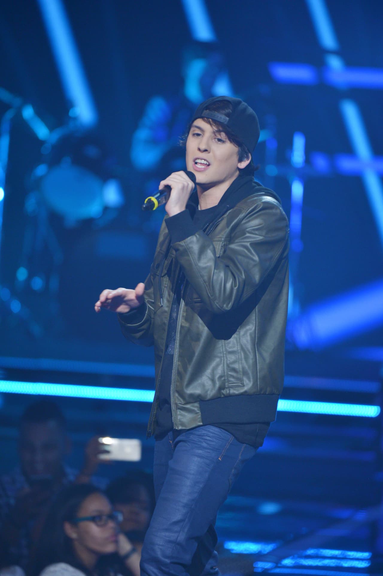 Chris dejó a su madre en Ecuador para viajar en busca de su sueño americano y espera conseguirlo en La Banda.