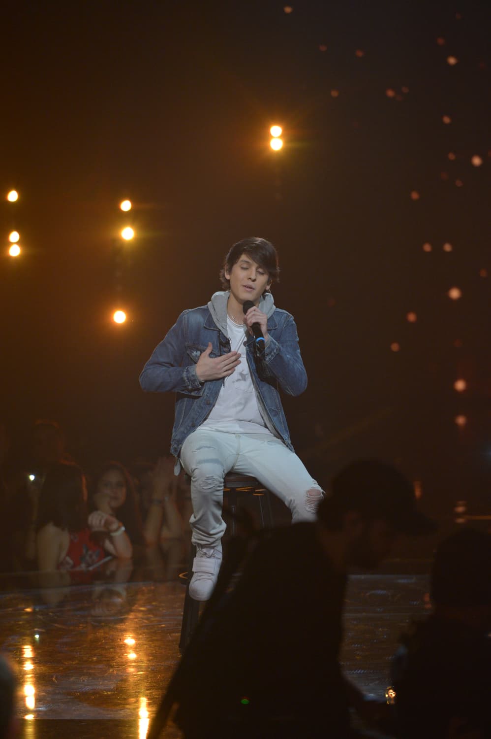 Chris dejó a su madre en Ecuador para viajar en busca de su sueño americano y espera conseguirlo en La Banda.