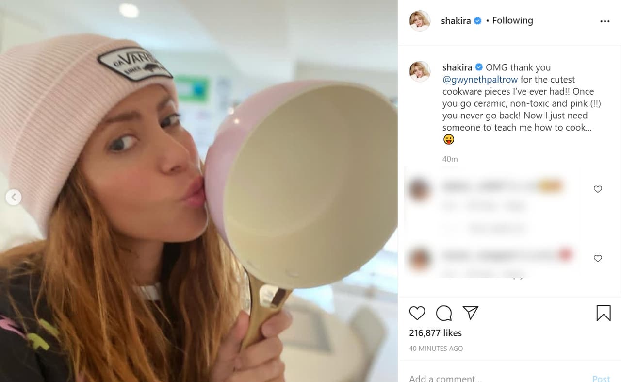 "¡Dios mío, 
<b><a href="https://www.instagram.com/p/CH-sTs8stji/" target="_blank">gracias Gwyneth Paltrow </a></b>por la batería de cocina más linda que he tenido! Una vez que tienes la de cerámica, no tóxica y rosa (!!), ¡no hay vuelta atrás!", escribió junto a las fotos con las cacerolas.
<br>