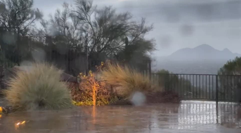 Cortes de energía eléctrica y demoras en los vuelos por fuertes vientos en Arizona