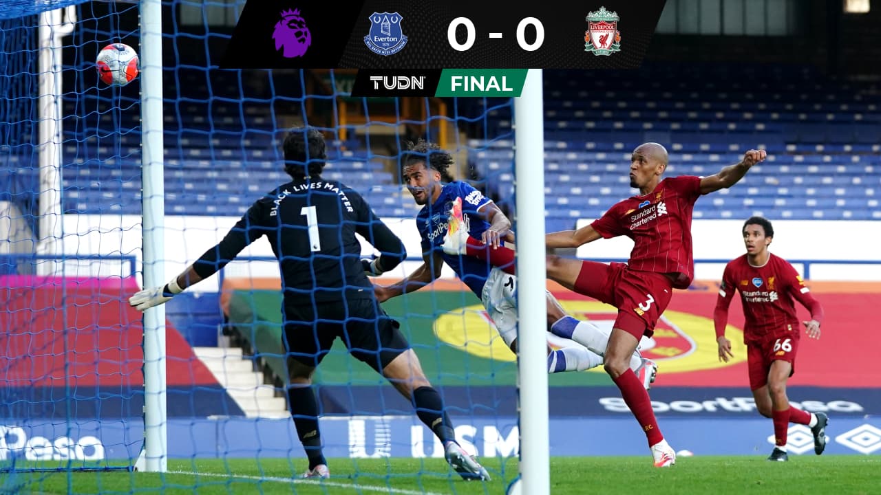 Liverpool empata ante el Everton y prolonga su título dos semanas más