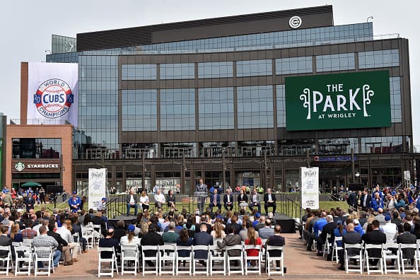 Además el equipo abrió su nueva plaza al aire llamada 'The Park at Wrigley'.