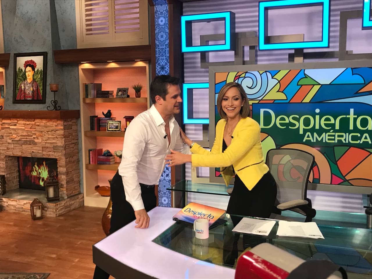 No cabe duda de que Mark es todo un caballero. Así lo vimos acercándose a saludar a Satcha Pretto.