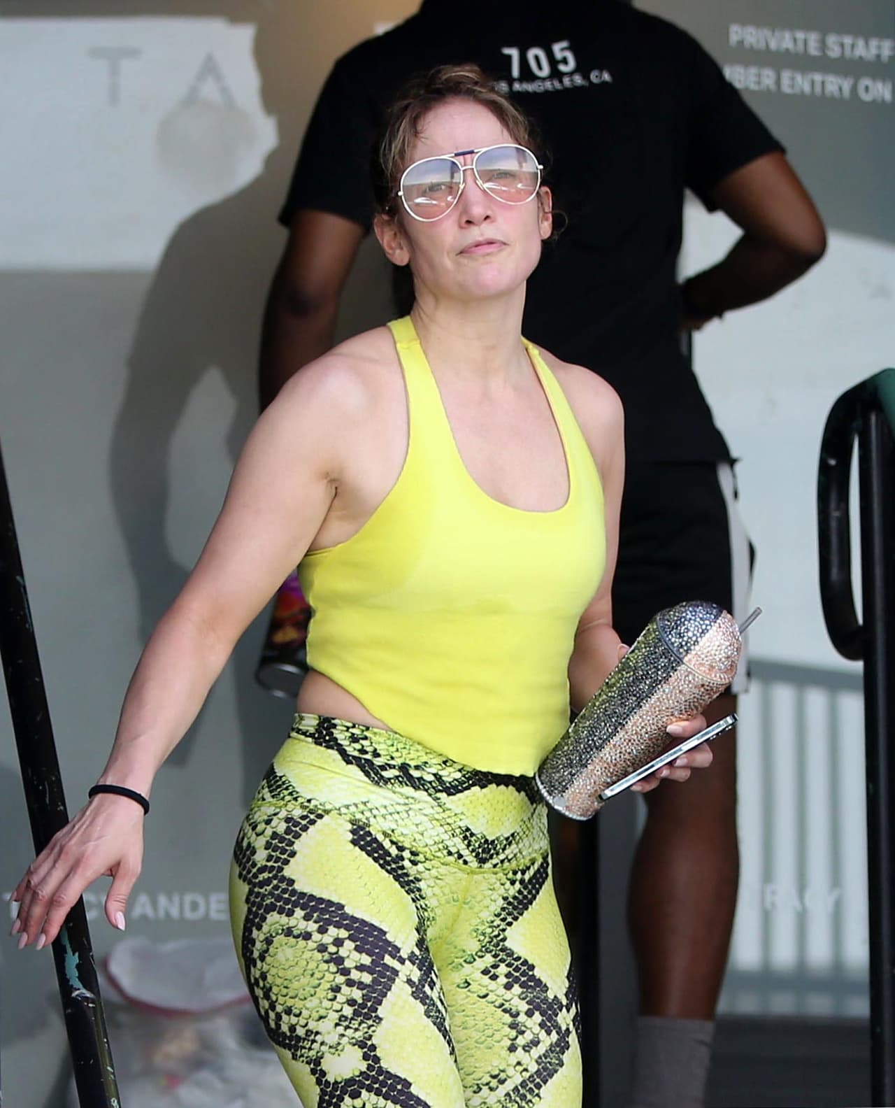 Sin embargo, el miércoles 19 de julio causó revuelo por maldecir a los fotógrafos, mientras tenía un mal día. Se desquitó y los fans no están contentos con su actitud.