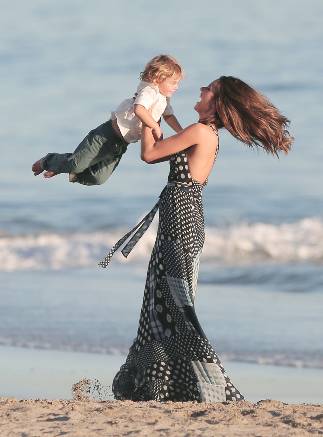 Alessandra es una súper mamá ya que aprovechó cada instante para estar con el pequeño y divertirse con él.