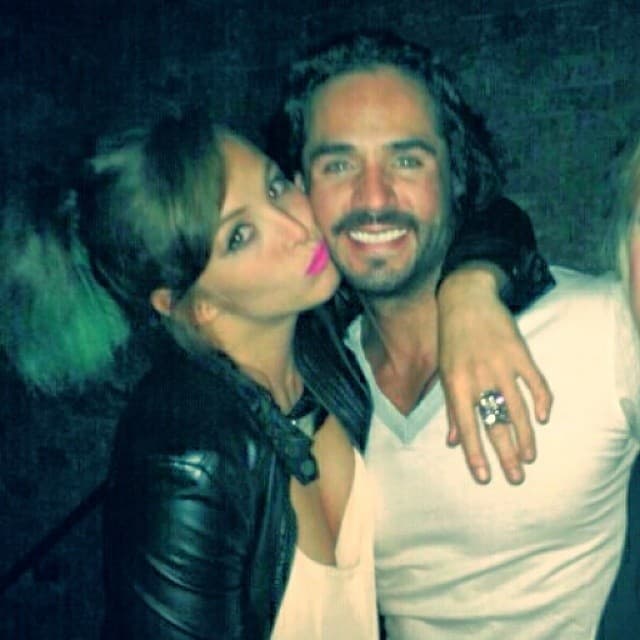 <b><a href="http://www.univision.com/programas/novelas/jose-ron-esta-estrenando-romance-repasa-sus-amores-fotos">Begoña Narváez y José Ron</a> </b>mantuvieron una relación en el 2007 cuando eran parte del elenco de la telenovela 'Muchachitas como tú'.