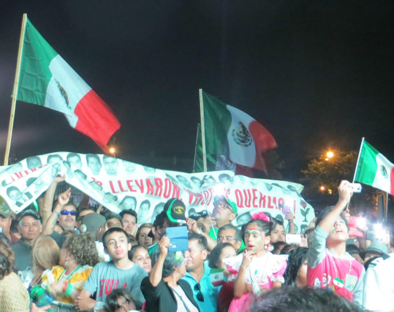 Este 15 de septiembre más de 12 mil personas gritaron Viva México en el Harrison Park. La fiesta estuvo llena de colorido y alegría, pero también de llamados de justicia por Ayotzinapa