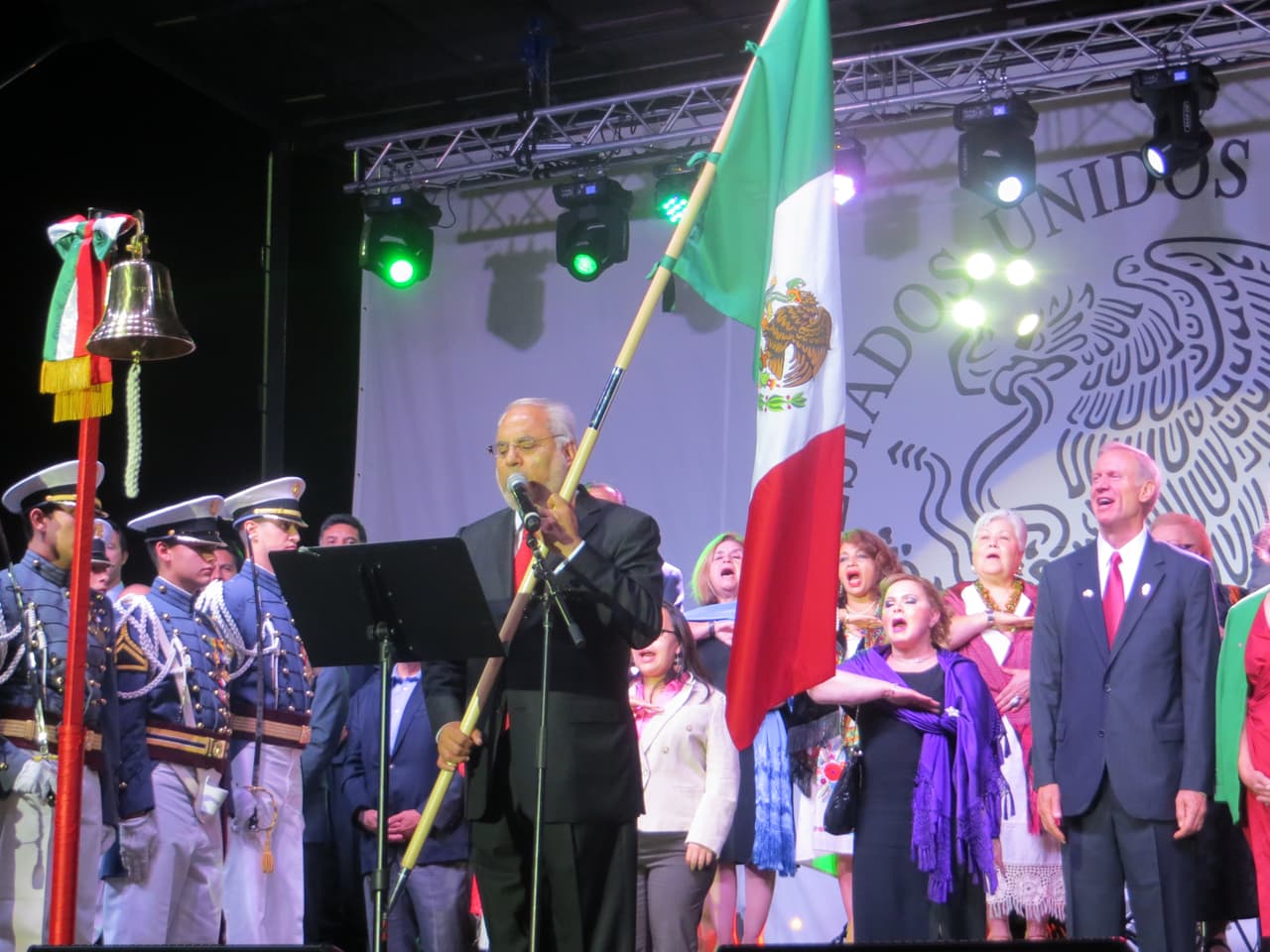 Este 15 de septiembre más de 12 mil personas gritaron Viva México en el Harrison Park. La fiesta estuvo llena de colorido y alegría, pero también de llamados de justicia por Ayotzinapa