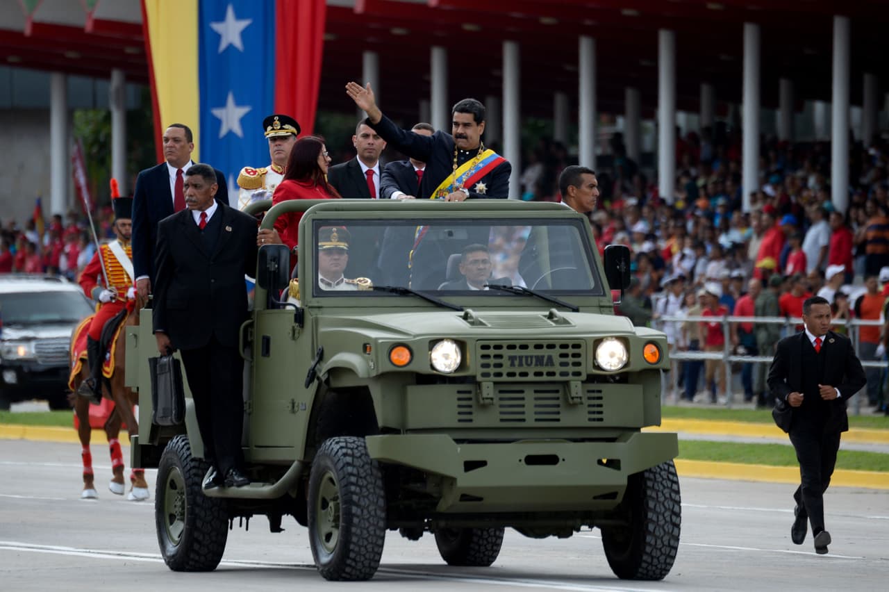 El presidente venezolano Nicolás Maduro forma parte del desfile militar para conmemorar el 206 aniversario de la Independencia de Venezuela en Caracas, 5 de julio de 2017.