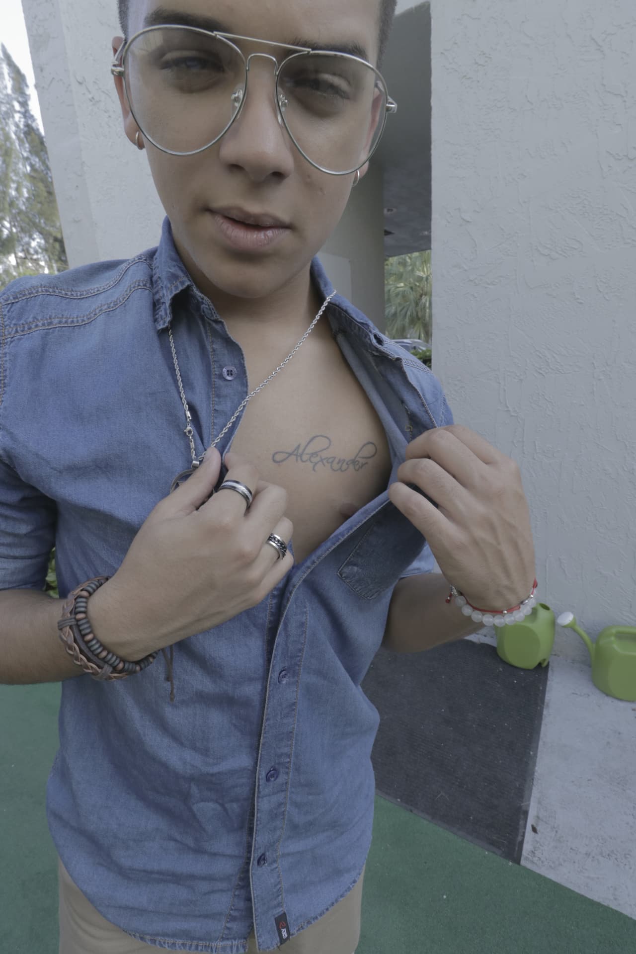 Fabyán lleva el nombre "Alexander" tatuado en su pecho. Este es 
<a href="http://www.univision.com/shows/la-banda/fabyan-sanchez-regreso-por-su-second-chance-video">su segundo intento en La Banda</a>, y ha tenido una gran evolución.