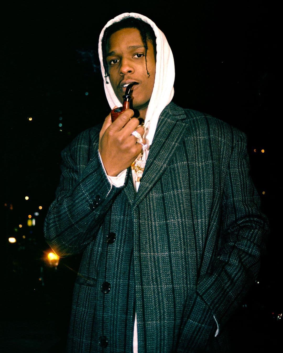 Cuando fue cuestionado sobre su papel en la pelea, A$AP Rocky presuntamente dijo a la policía: "Lo derribé al suelo. Golpeé y pateé".