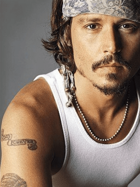 Él se tatuó 'Winona Forever' en el brazo y, cuando rompieron, borró parcialmente el tatuaje y pasó a decir 'Wino forever'.