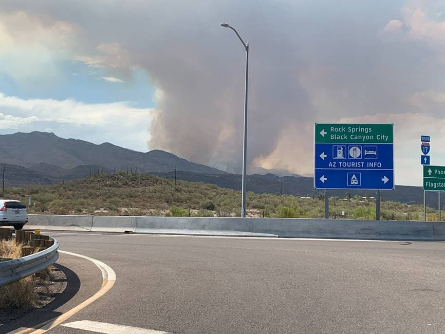 Los bomberos dijeron este domingo que el incendio ha crecido a 9,800 acres y las llamas se dirigen 11 millas al este de Crown King. Según el reporte, el incendio comenzó el 30 de junio e inició por un rayo. A medida que los incendios forestales continúan ardiendo en todo Arizona, se prohibe el ingreso a varios bosques nacionales debido al aumento del peligro de incendios.