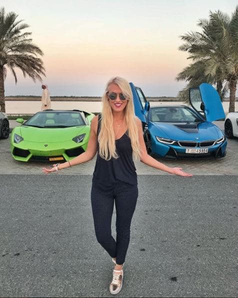 La youtubera también ha tenido en sus manos modelos como el
<b> Lamborghini Huracán</b> con motor V10 de 5.2 litros y 610 hp, y el BMW i8, el eléctrico deportivo de origen alemán.