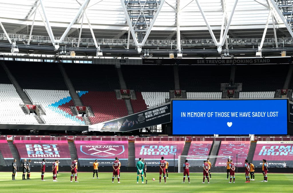 Como en el resto de las ligas europeas, se tomó un minuto de silencio por las víctimas del coronavirus.