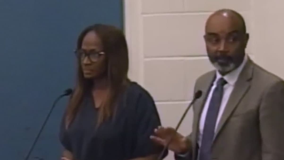 Regina Hill suspendida por acusaciones de fraude en Orlando