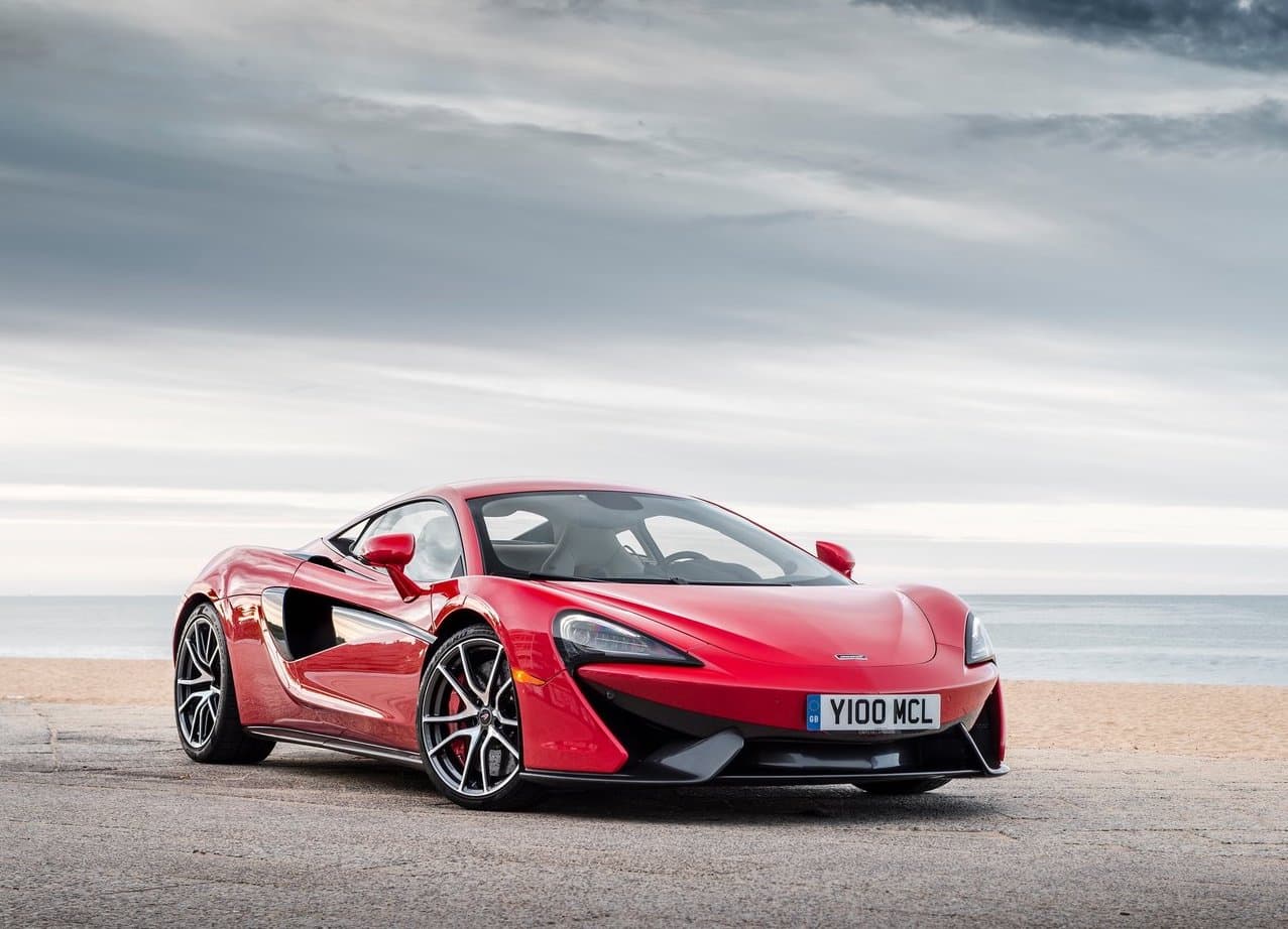 <b>19) McLaren 570S – 332,462 publicaciones</b>
<br>Potencia: 562 caballos de fuerza
<br>0-60 mph (98 km/h): 2.7 segundos
<br>Velocidad máxima: 204 mph (328 km/h)
<br>Precio: $192,500
<br>