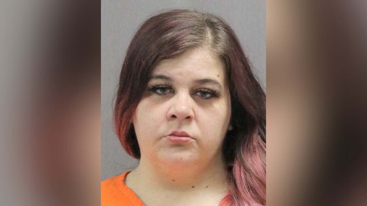 Lindsey Rae Comeaux, es señalada de conductor alcoholizada con un niño menor de 15 años en el automóvil.