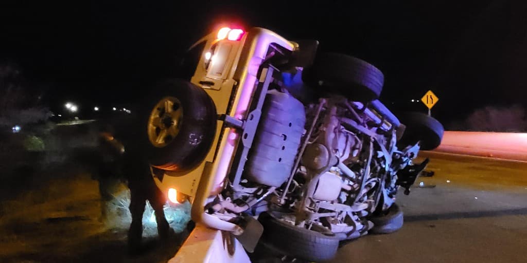 Paramédicos atendieron a los ocupantes.