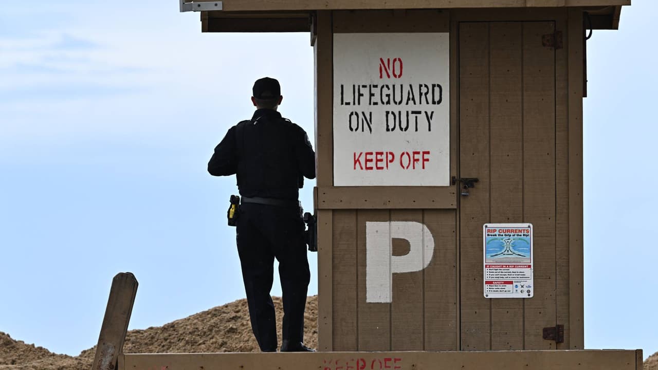 Emergencia local por inundaciones en Newport Beach: Cierran todas las playas y muelles hasta nuevo aviso