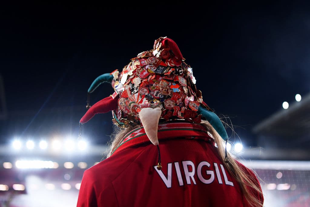 Así apoyan los fanáticos en Anfield.