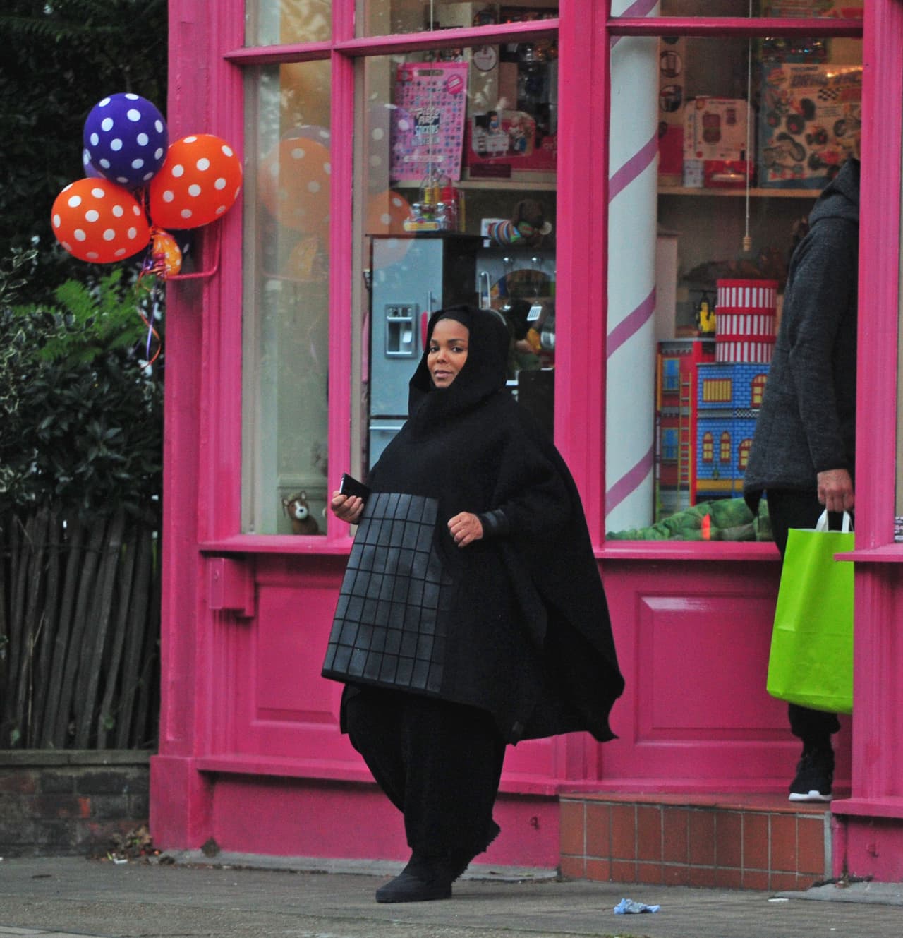 Salieron con una bolsa verde.