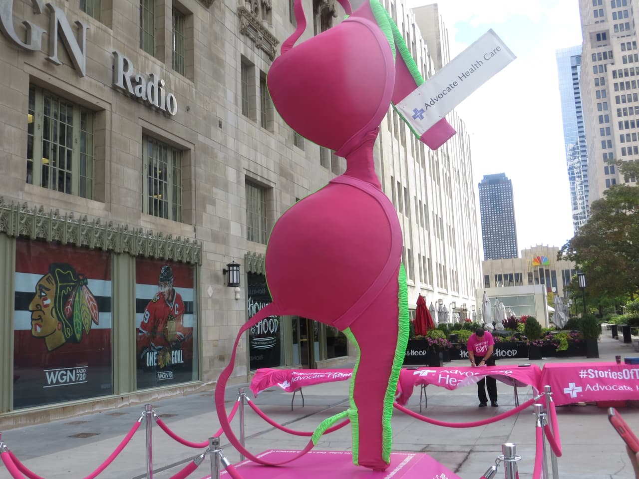 Este enorme brasier estará en exhibición este jueves 1 de octubre hasta las 8 pm y marca el inicio de muchas otras actividades que se están organizando para crear conciencia sobre esta enfermedad.