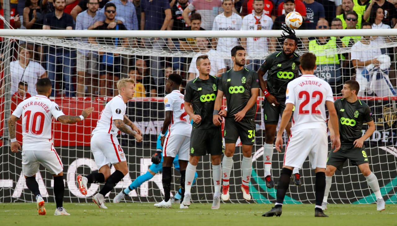 El arquero estaba muy cerca de su vertical derecho y el balón fue mucho más veloz, con lo que fue imposible detener su camino a las redes.