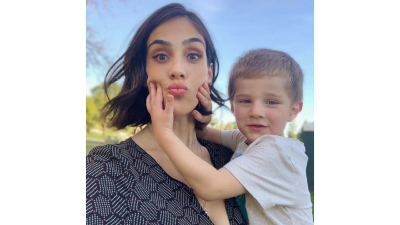 Sandra Echeverría y su hijo Andrés