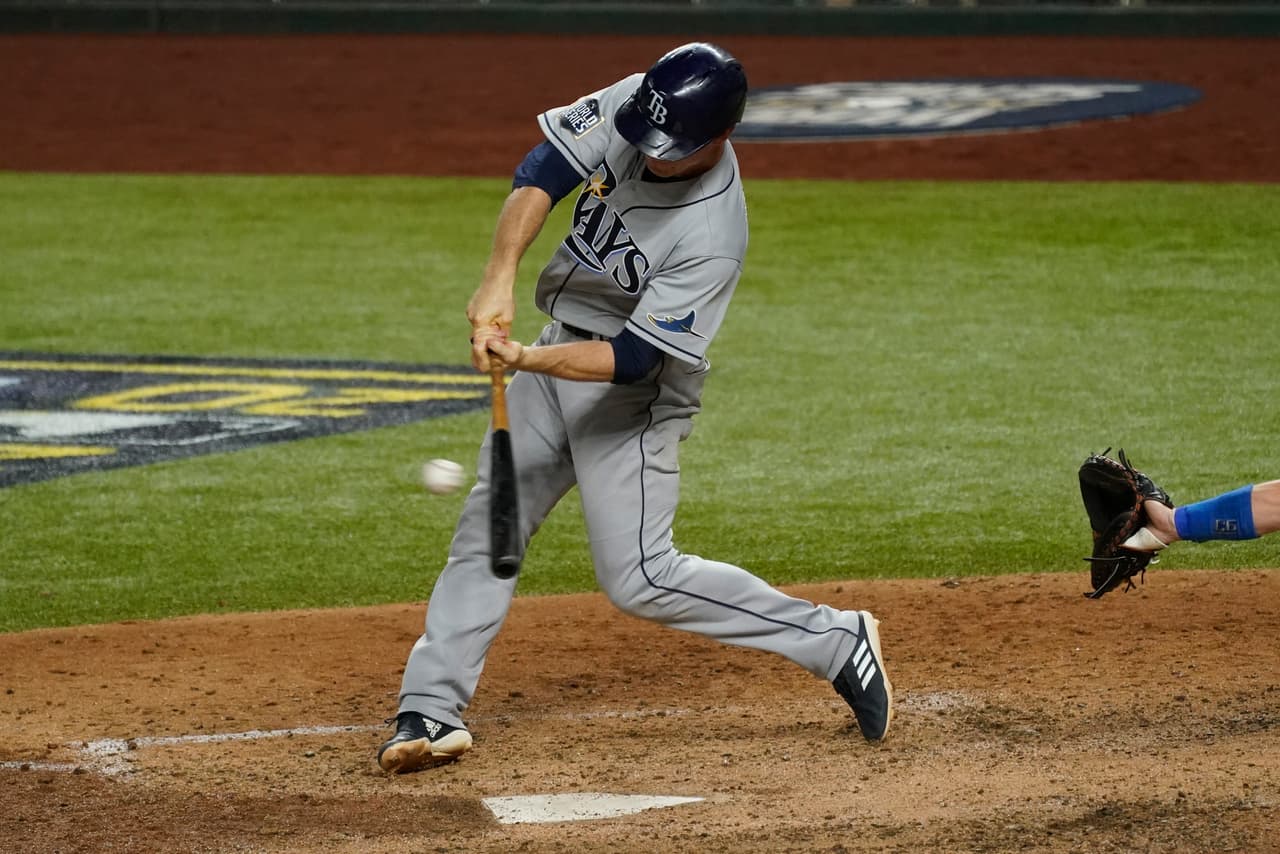 Blake Snell permitió dos carreras pero lanzó nueve ponches en la victoria 6-4 de los Tampa Bay Rays sobre Los Angeles Dodgers.