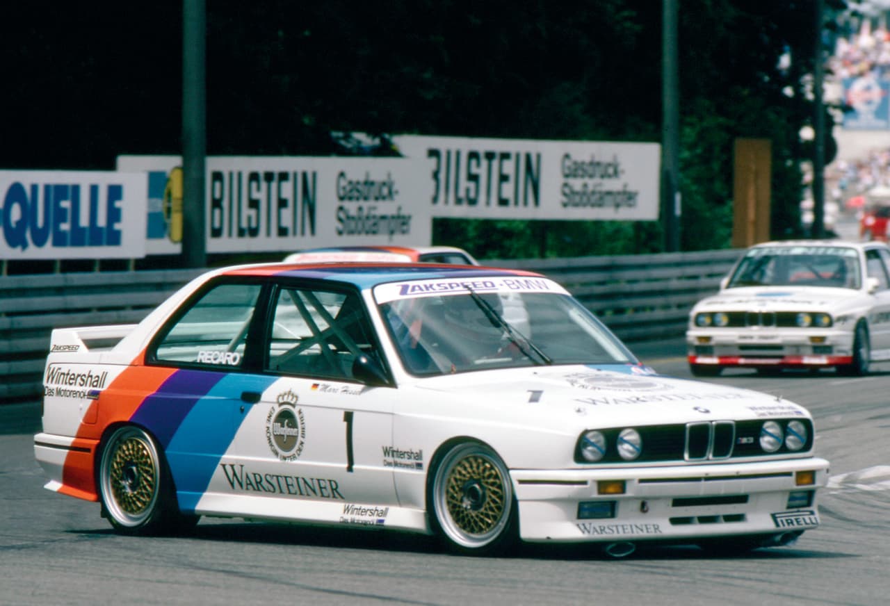 El objetivo inicial de BMW era fabricar 5,000 unidades, la cifra necesaria para homologar el modelo para competición. El M3 se alzó con la corona en competencias de renombre, como el Campeonato Alemán de Turismos (DTM) en 1987 y 1989. Pero el éxito del modelo hizo que hasta el año 1991 se fabricaran alrededor de 18,000 unidades. Con cerca de 5,200 vehículos destinados al mercado estadounidense.