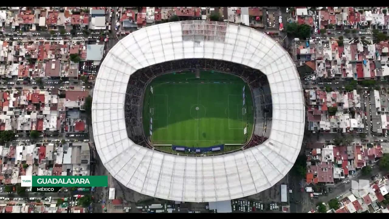 Arranca el partido y la pelota está en juego.