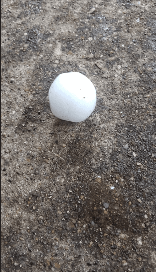 En algunos lugares se registró granizo de hasta el tamaño de una pelota de golf.
<br>