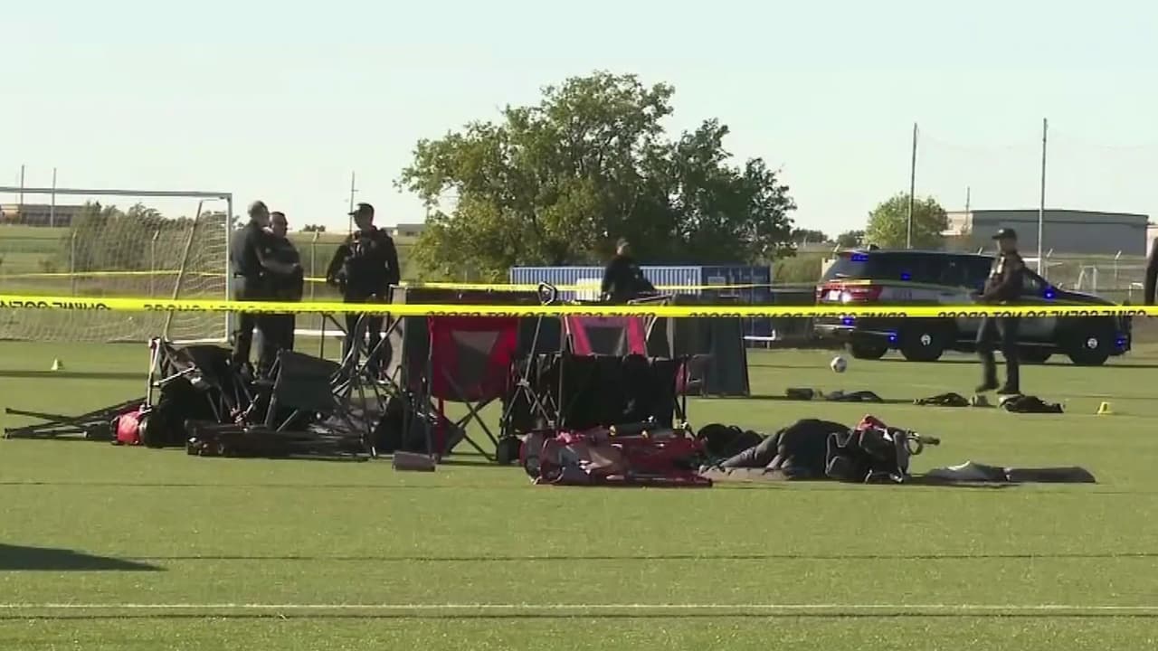 Tragedia en campo de futbol: Queda libre la mujer acusada de atropellar mortalmente a un niño y un hombre en Kansas